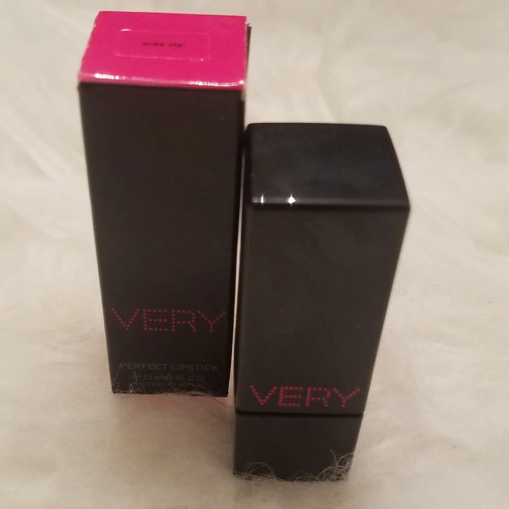 🆕 VS VERY SEXY PERFECT LIPSTICK IN KISS ME